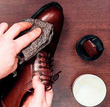 Как почистить замшевую обувь: советы профессиональной домохозяйки